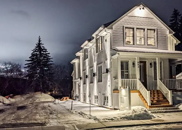 883 Suite 102 Bromont Vieux Village 2Cac , Foyer